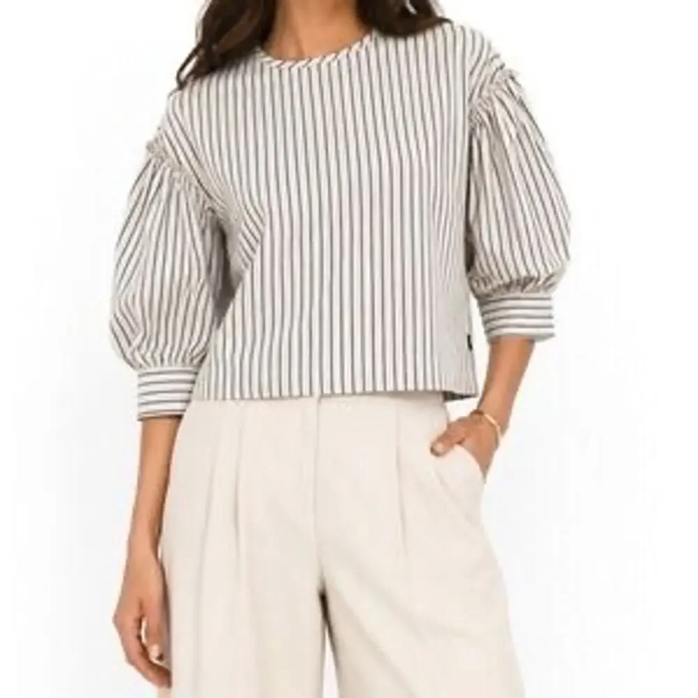 NWT Tuckernuck Edie Linen Puff Sleeve Crop Top in Blue Stripe - Size: Medium